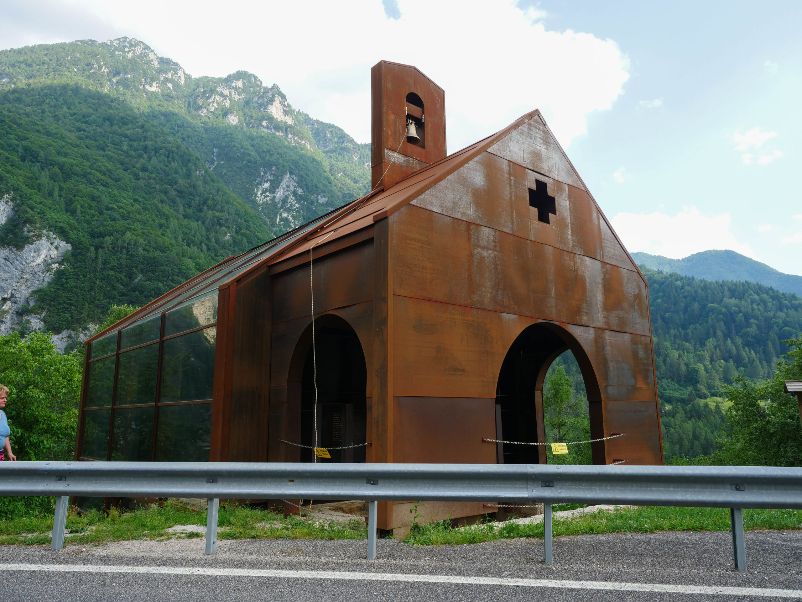 Chiesetta commemorativa di San Martino, inaugurata nel 2020 sulle macerie della chiesa distrutta il 9 ottobre 1963